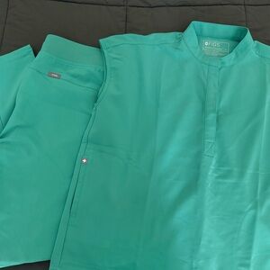 Figs Aqua Scrub Set Women’s size XL
